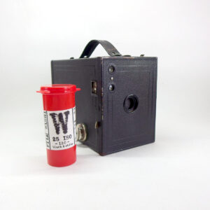 Brownie No. 2, box camera + film 120 Washi W